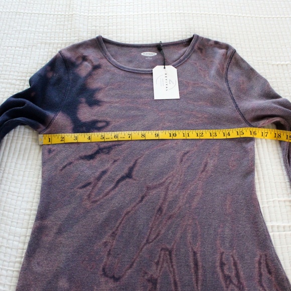 Handmade tie dye thermal top by Hue Revival - Picture 11 of 12